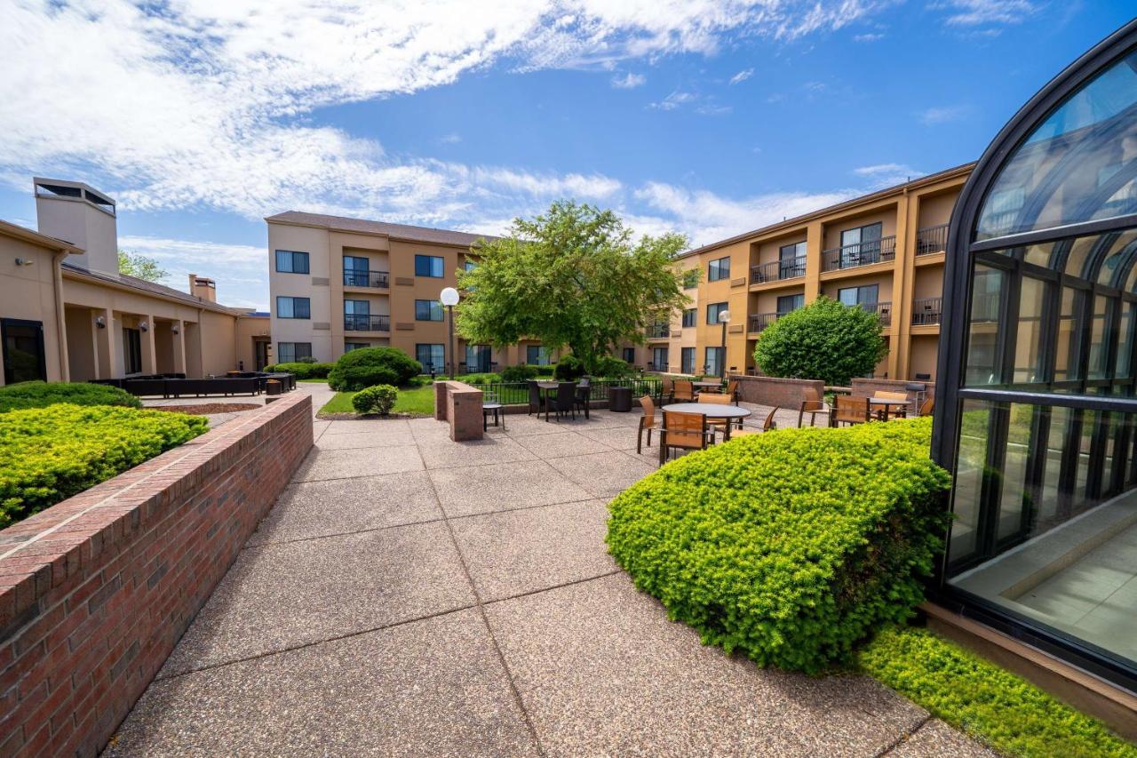 Iowa Inn Bettendorf Quad Cities Bagian luar foto