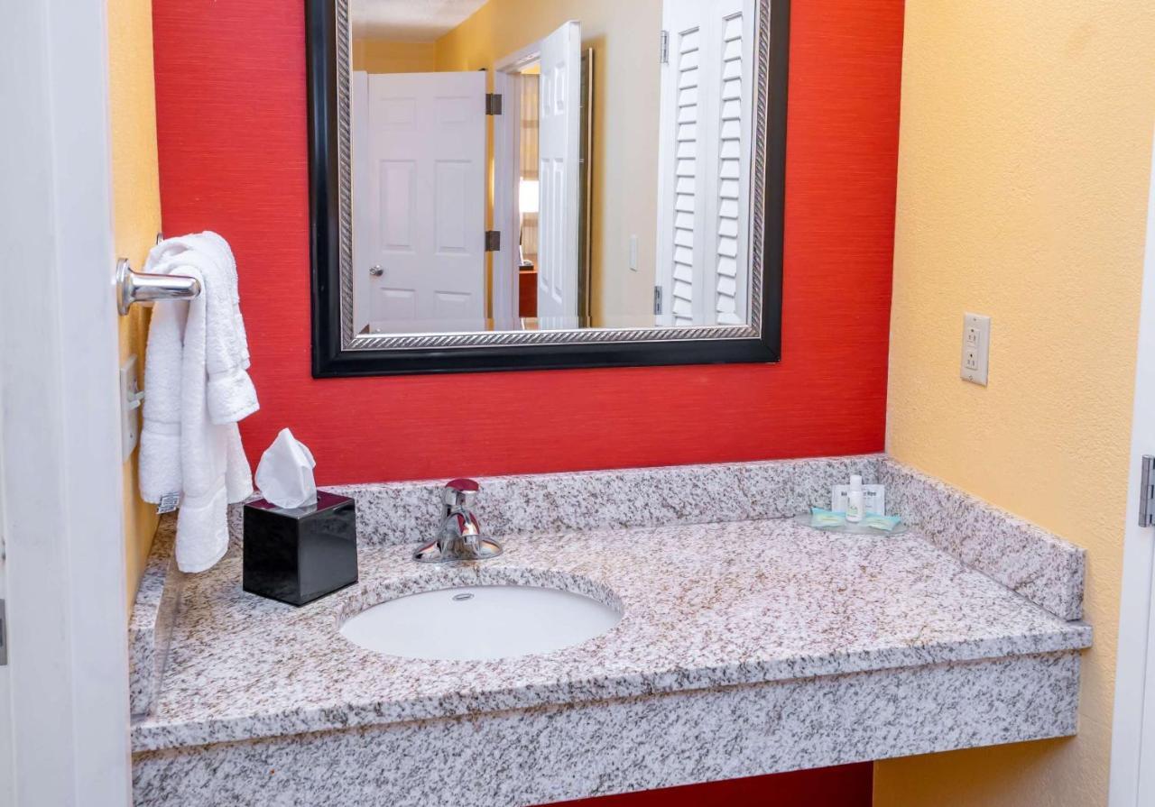 Iowa Inn Bettendorf Quad Cities Bagian luar foto